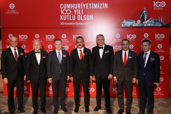 Soldan-Saga-Hidayet-Arikan-Ender-Yilmaz-Davut-Gul-Mahmut-Ozer-Erdal-Bahcivan-Haydar-Ali-Yildiz-Can-Aksoy-2 İSO Cumhuriyet’in 100. yılı kutlama gecesinde
