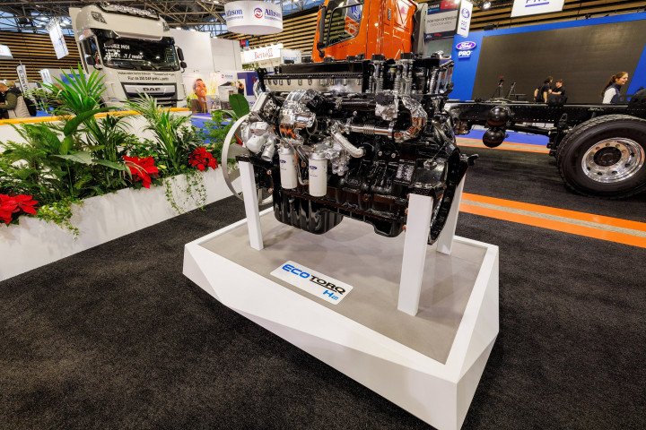 Ford Trucks  Çok Silindirli Hidrojen Motorunun Ateşlemesini Gerçekleştirdi