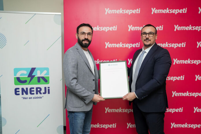 1741863942_Yemeksepeti___nsan_ve_K__lt__r_Lideri_A__k__n_Bostanc__o__lu_CK_Enerji_Bo__azi__i_Elektrik_Sat_____Direkt__r___Hakan_Yumral_2_edited Yemeksepeti İnsan ve Kültür Lideri Aşkın Bostancıoğlu ve CK Enerji Boğaziçi Elektrik Satış Direktörü Hakan Yumral