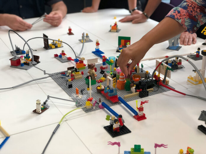 amelie-mourichon-hcLSA1MiU3A-unsplash_edited Lego - amelie-mourichon-unsplash