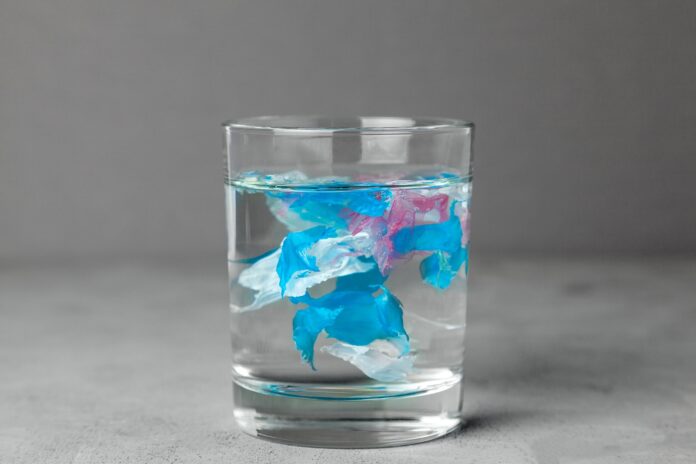 micro-plastic-in-water Sudaki mikroplastikler