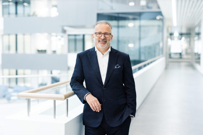 1744037662_Henkel_Carsten_Knobel_edited Henkel CEO'su Carsten Knobel