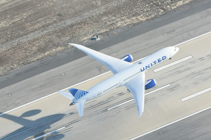 david-syphers-ew_PCAdRfAU-unsplash_edited United Airlines, Karbon-Nötr Uçuş