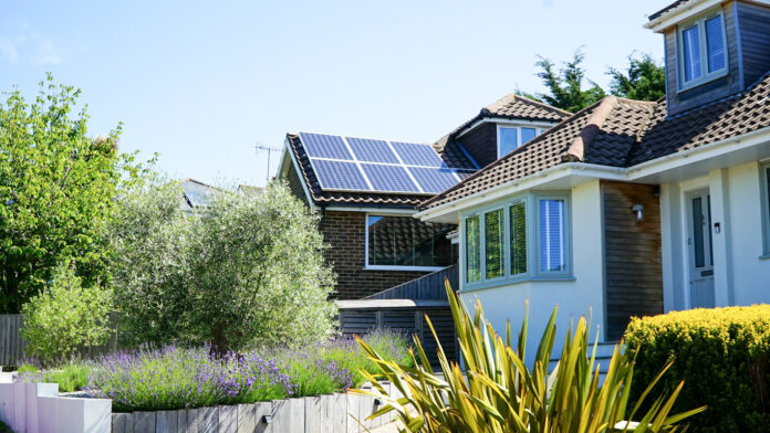 watt-a-lot-gqpuuF3a2tY-unsplash_edited evlerde solar panel