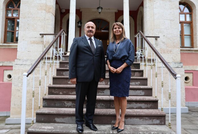 Taşköprü Belediye Başkanı Hüseyin Arslan ve Pompeiopolis Müzik ve Tiyatro Festivali projesinin fikir sahibi ve paydaşlarından DMKI’nin dönem başkanı Zeynep Esen