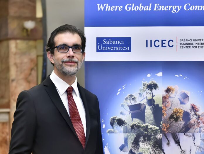 Sabancı Üniversitesi İstanbul Uluslararası Enerji ve İklim Merkezi (IICEC) Direktörü Bora Şekip Güray