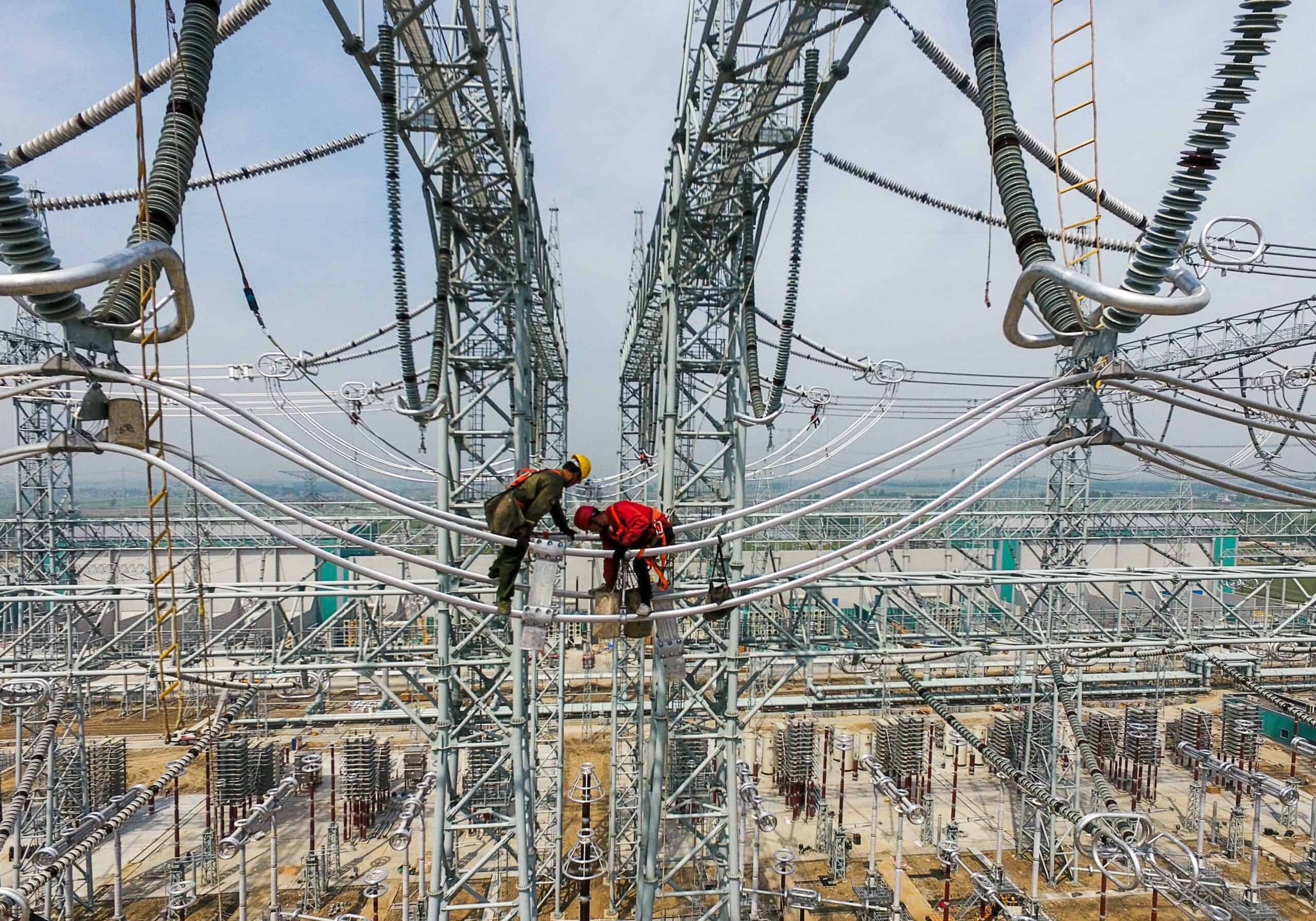 Çin, Enerji Altyapısına Yükleniyor: Şebekeye Rekor Yatırım