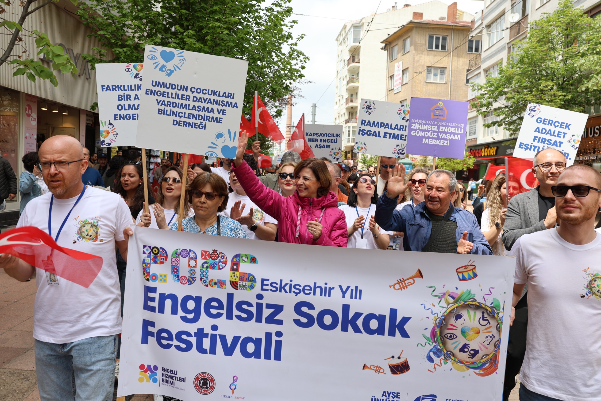 Eskişehir Büyükşehir’in Engelsiz Festivali Sokaklara Taştı