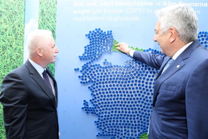 Gul_Bahcivan İstanbul Sanayi Odası Yönetim Kurulu Başkanı Erdal Bahçıvan ve İstanbul Valisi Davut Gül